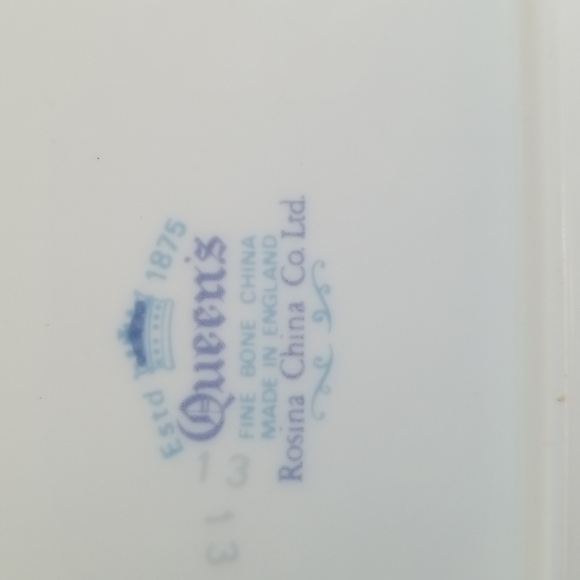 Price drop💥2 Queens bone China dishes 9 inches x5 inches - Picture 2 of 3